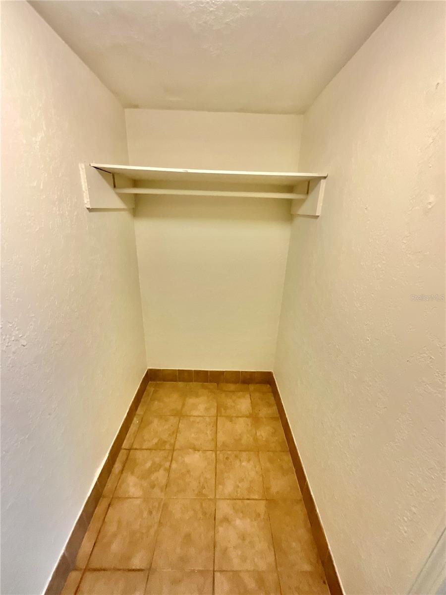 LAKE MCMEEKIN - Residential