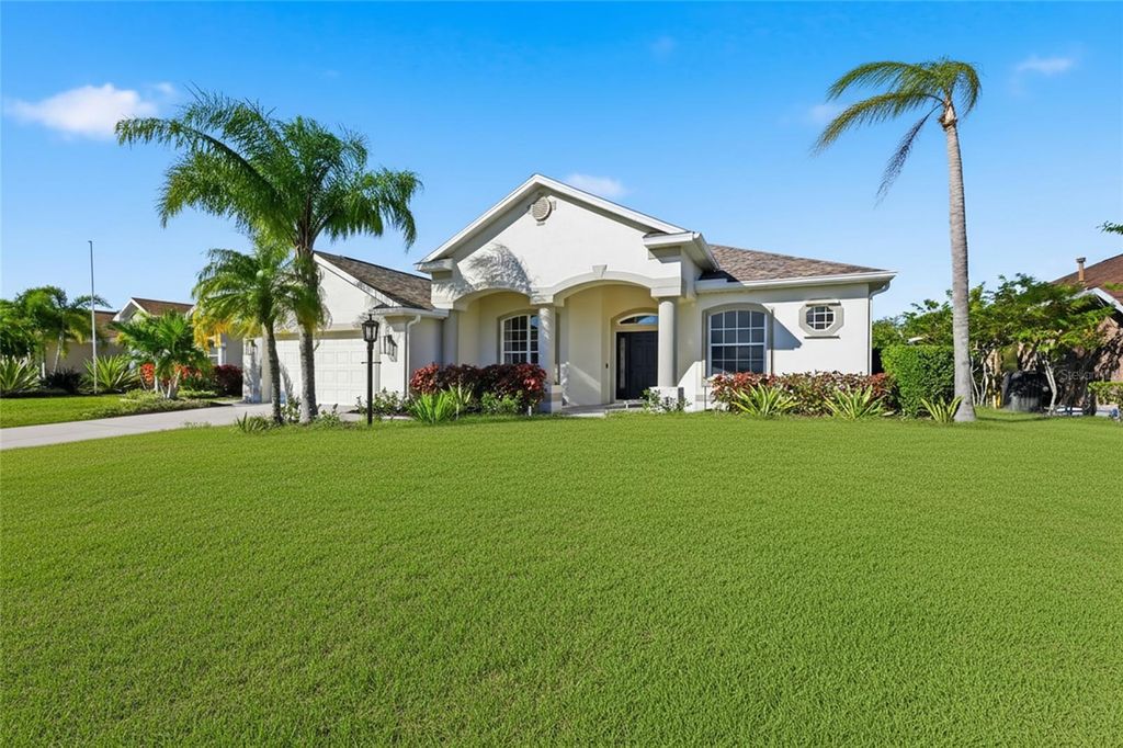Photo of 574 Planters Manor Way, Bradenton, FL 34212 (MLS # A4671012)