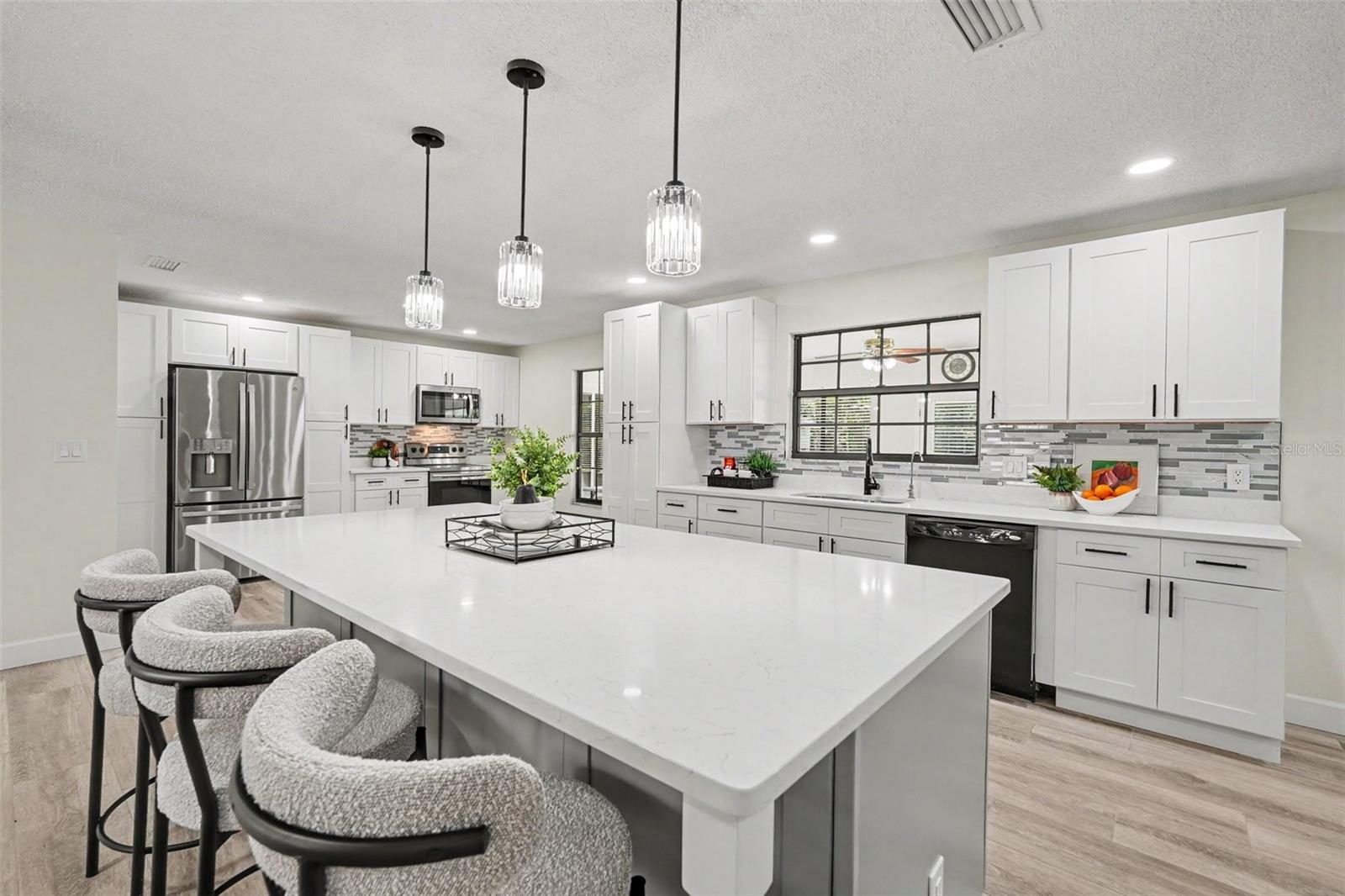 1015 HASTINGS COURT