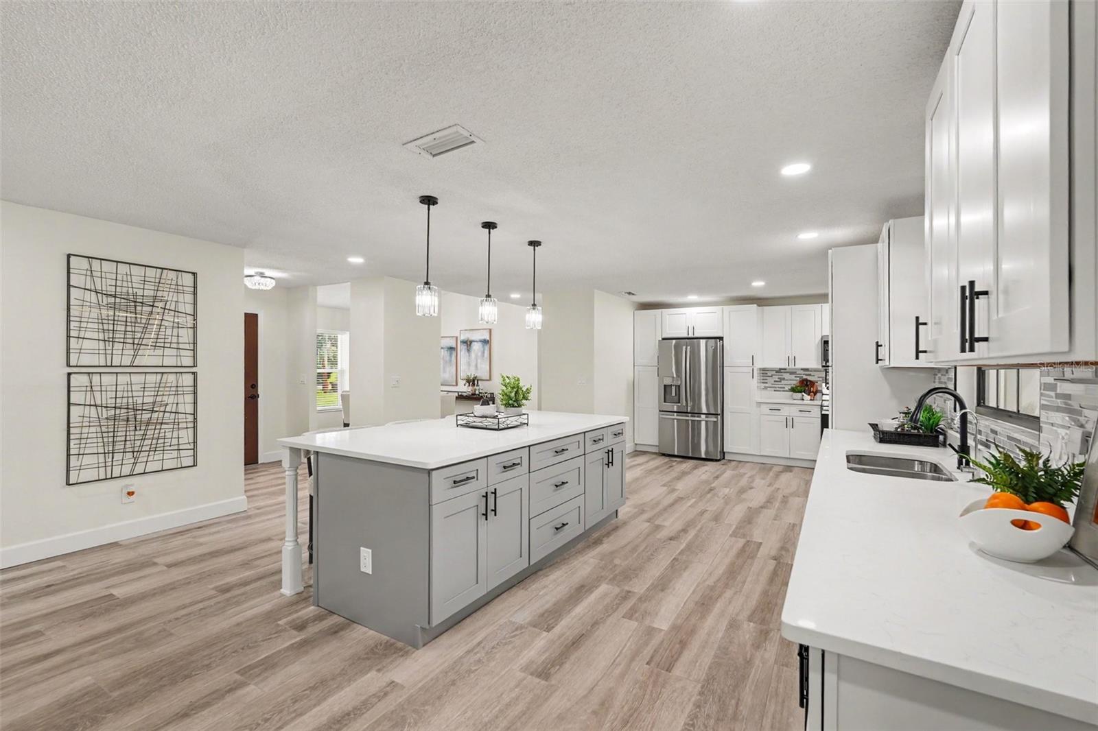 1015 HASTINGS COURT