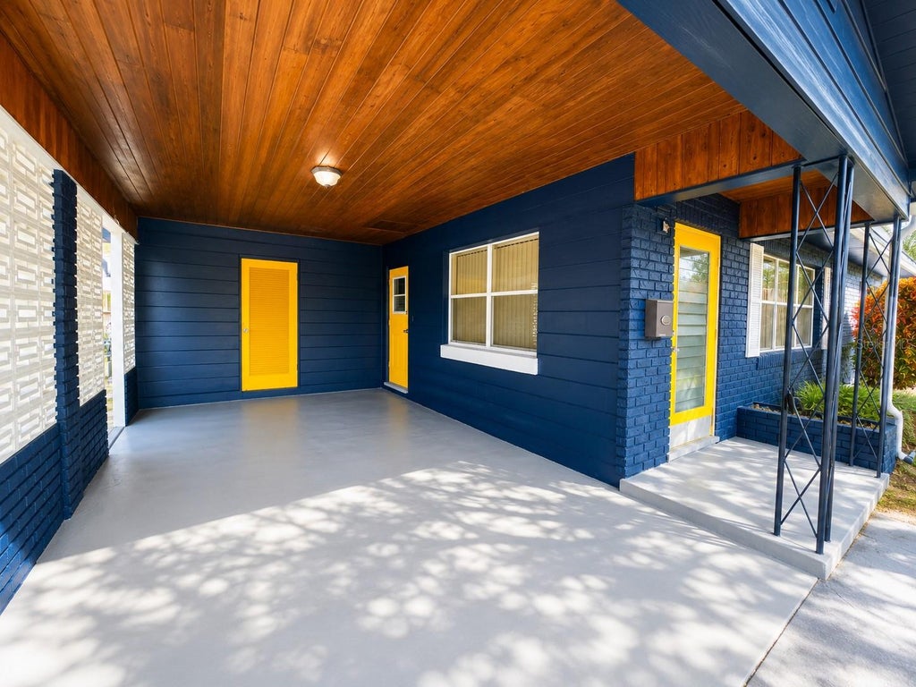 Photo of 501 Avenue G SE, Winter Haven, FL 33880 (MLS # O6436311)