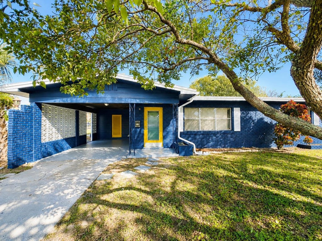 Photo of 501 Avenue G SE, Winter Haven, FL 33880 (MLS # O6436311)