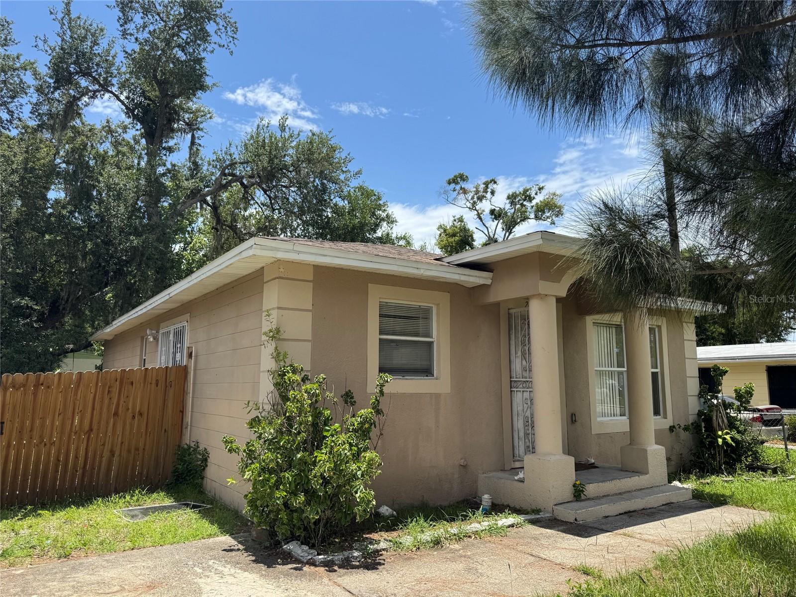 2609 E EMMA STREET