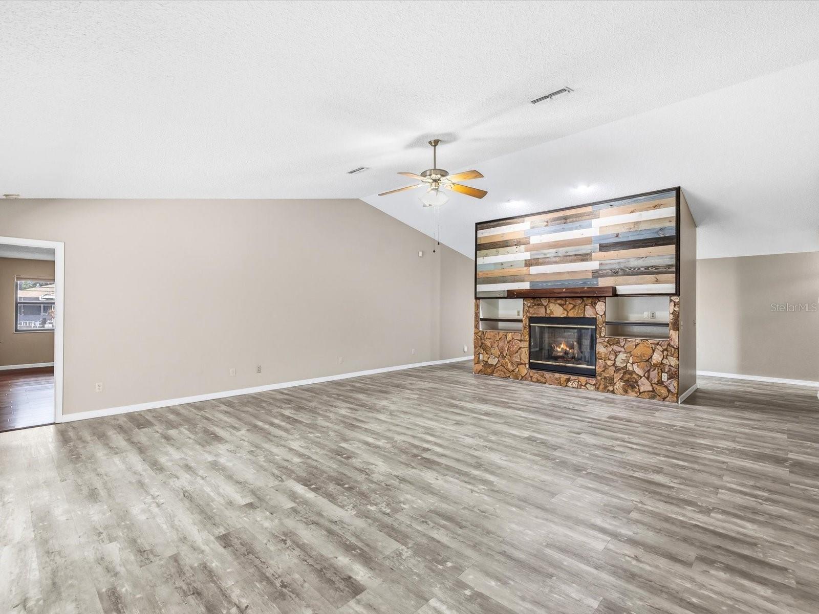 SPRING HILL - Residential