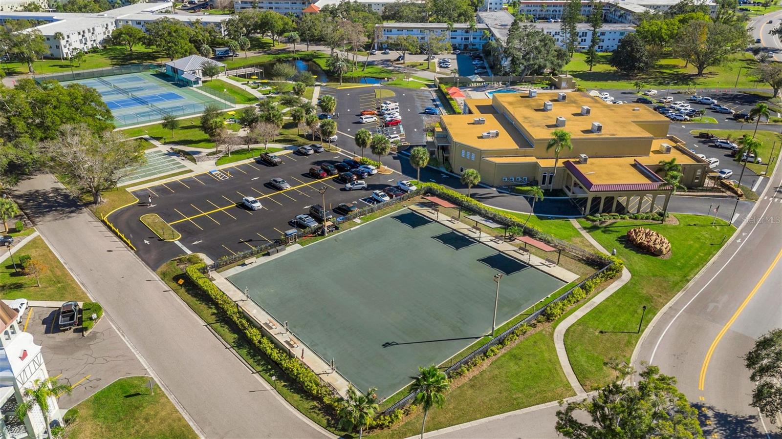 ON TOP OF THE WORLD - Residential