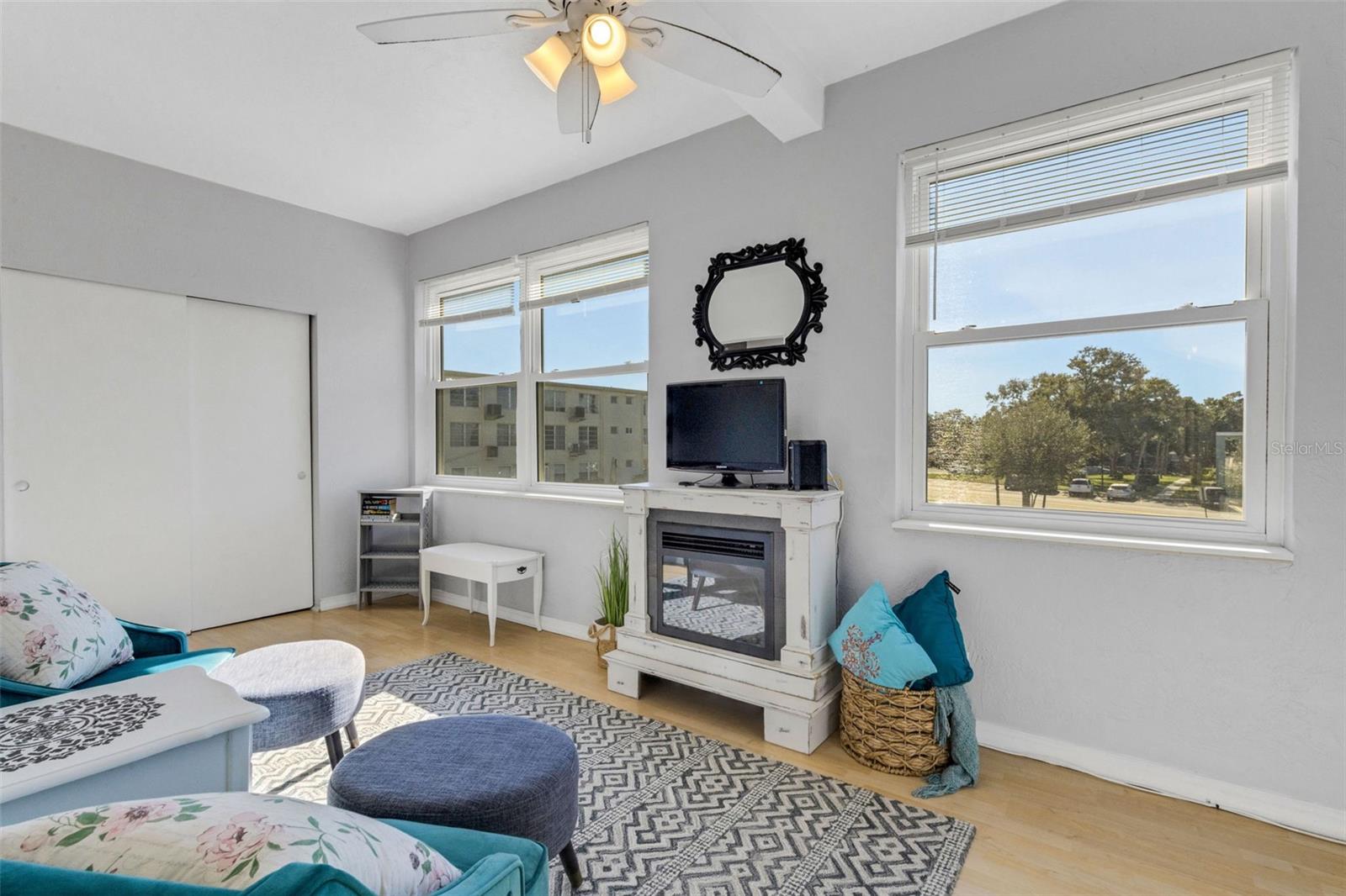 ON TOP OF THE WORLD - Residential