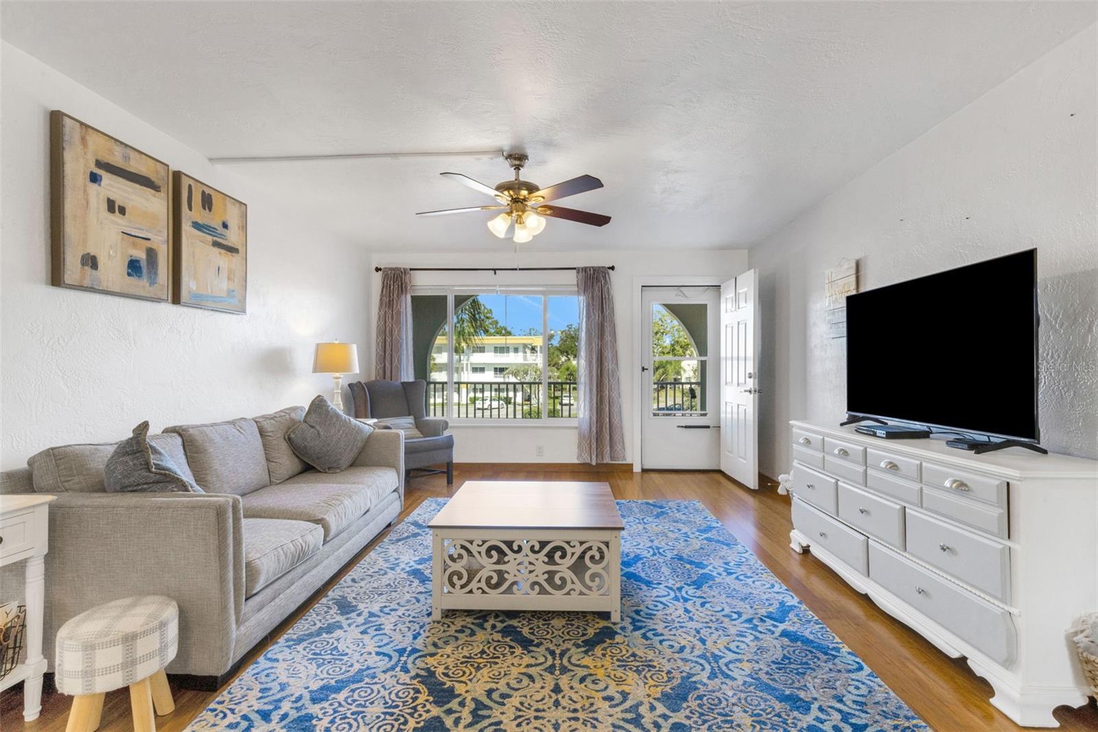 ON TOP OF THE WORLD - Residential