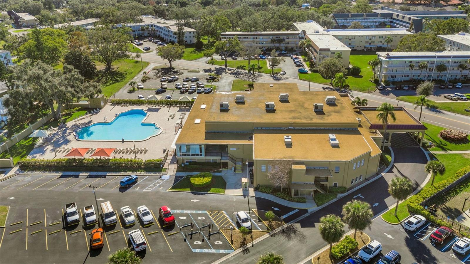 ON TOP OF THE WORLD - Residential