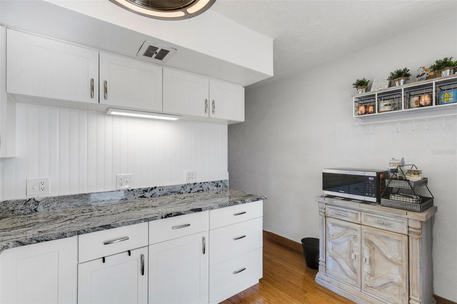 ON TOP OF THE WORLD - Residential