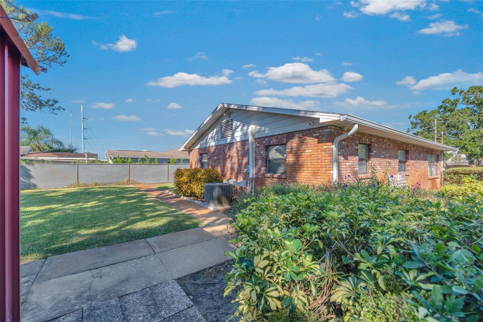 GLENNOAKS REV SUB - Residential Lease