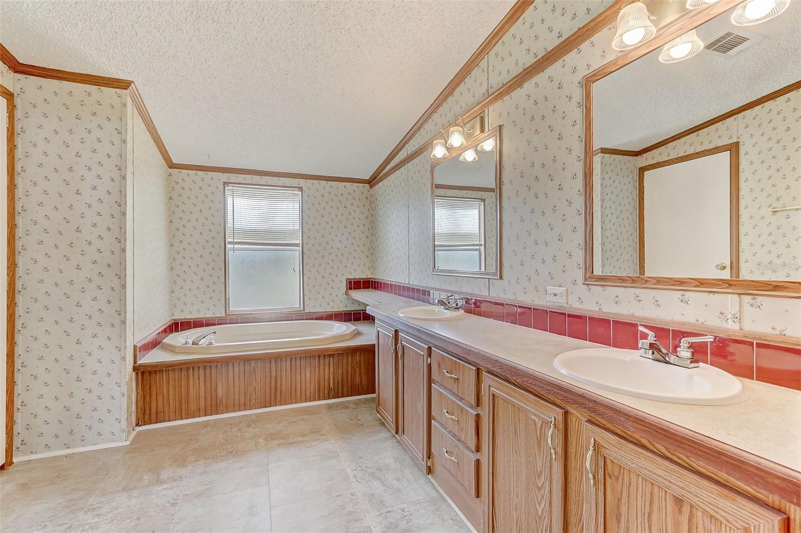 HAMMOCK RODGE UNIT 2 THE - Residential