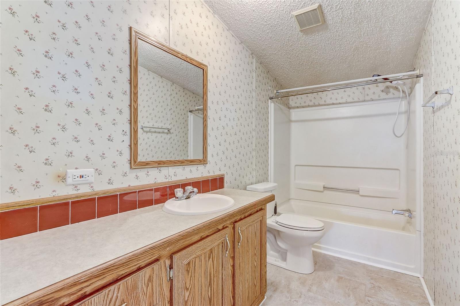 HAMMOCK RODGE UNIT 2 THE - Residential