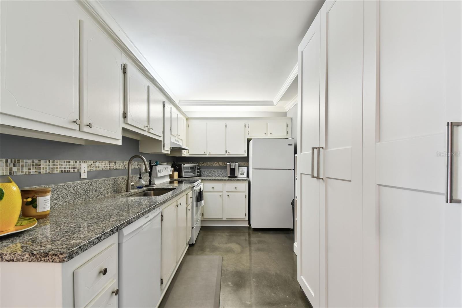 DOLPHIN COVE CLEARWATER - Residential