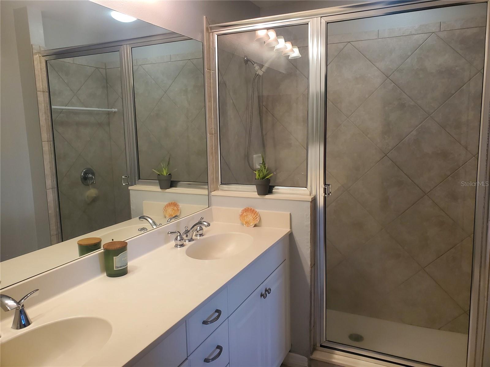 HARBORAGE ON BRADEN RIVER IV PH III - Residential Lease