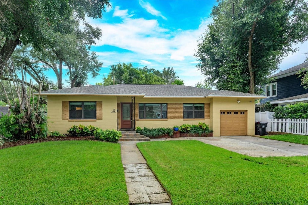 Photo of 706 Florida Street, Orlando, FL 32806 (MLS # O6438011)