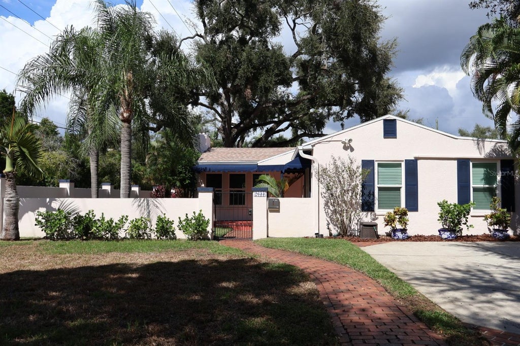 Photo of 2633 W Sunset Drive, Tampa, FL 33629 (MLS # TB8557040)
