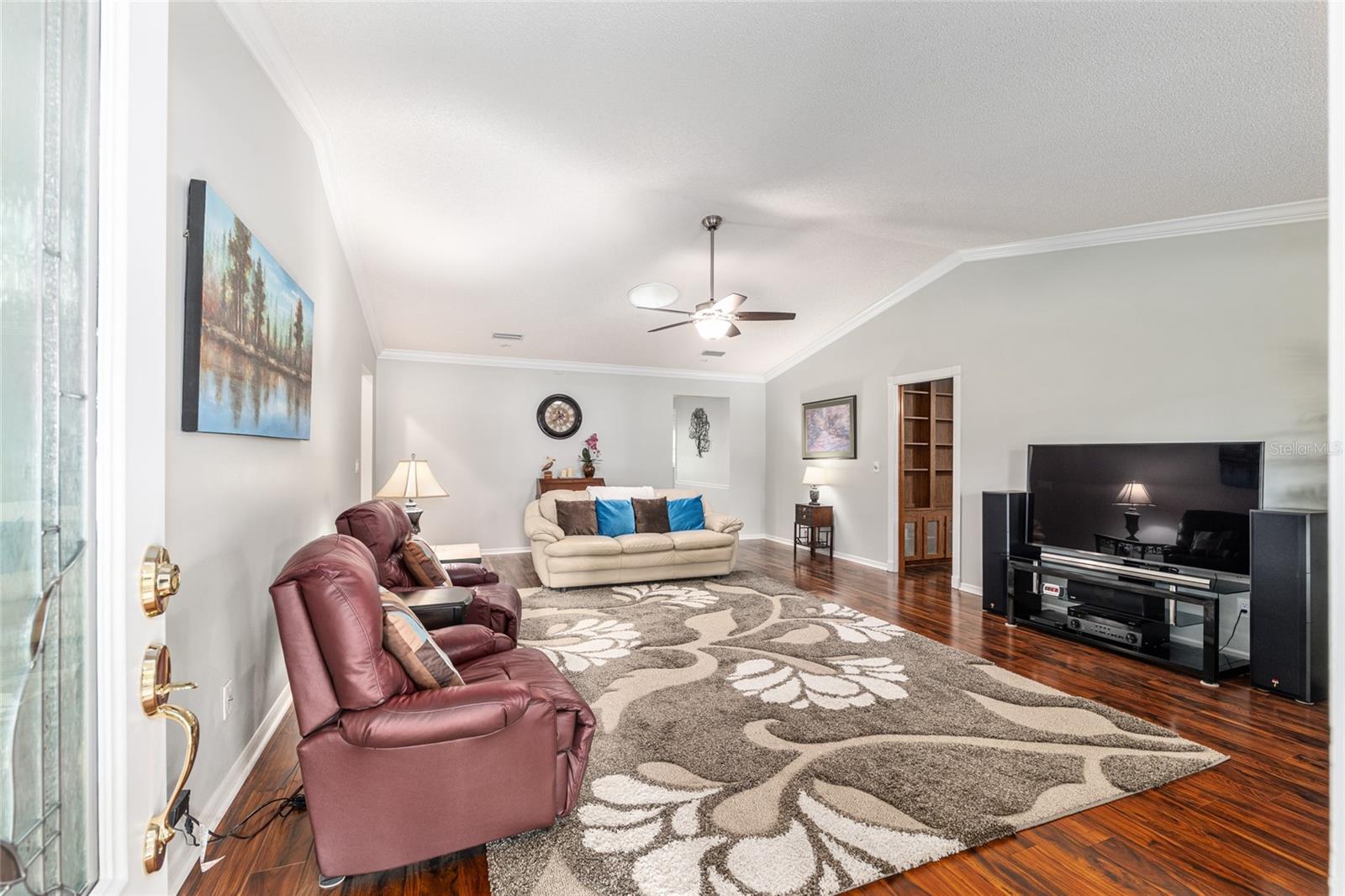 ON TOP OF THE WORLD - Residential