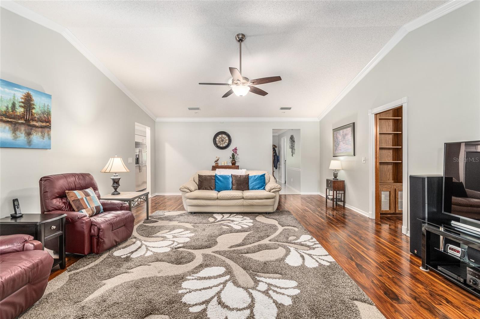 ON TOP OF THE WORLD - Residential