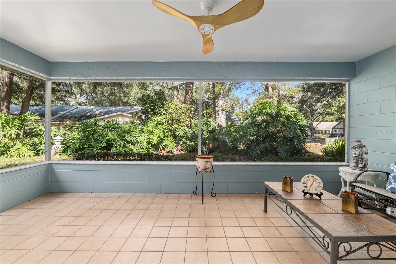 ON TOP OF THE WORLD - Residential