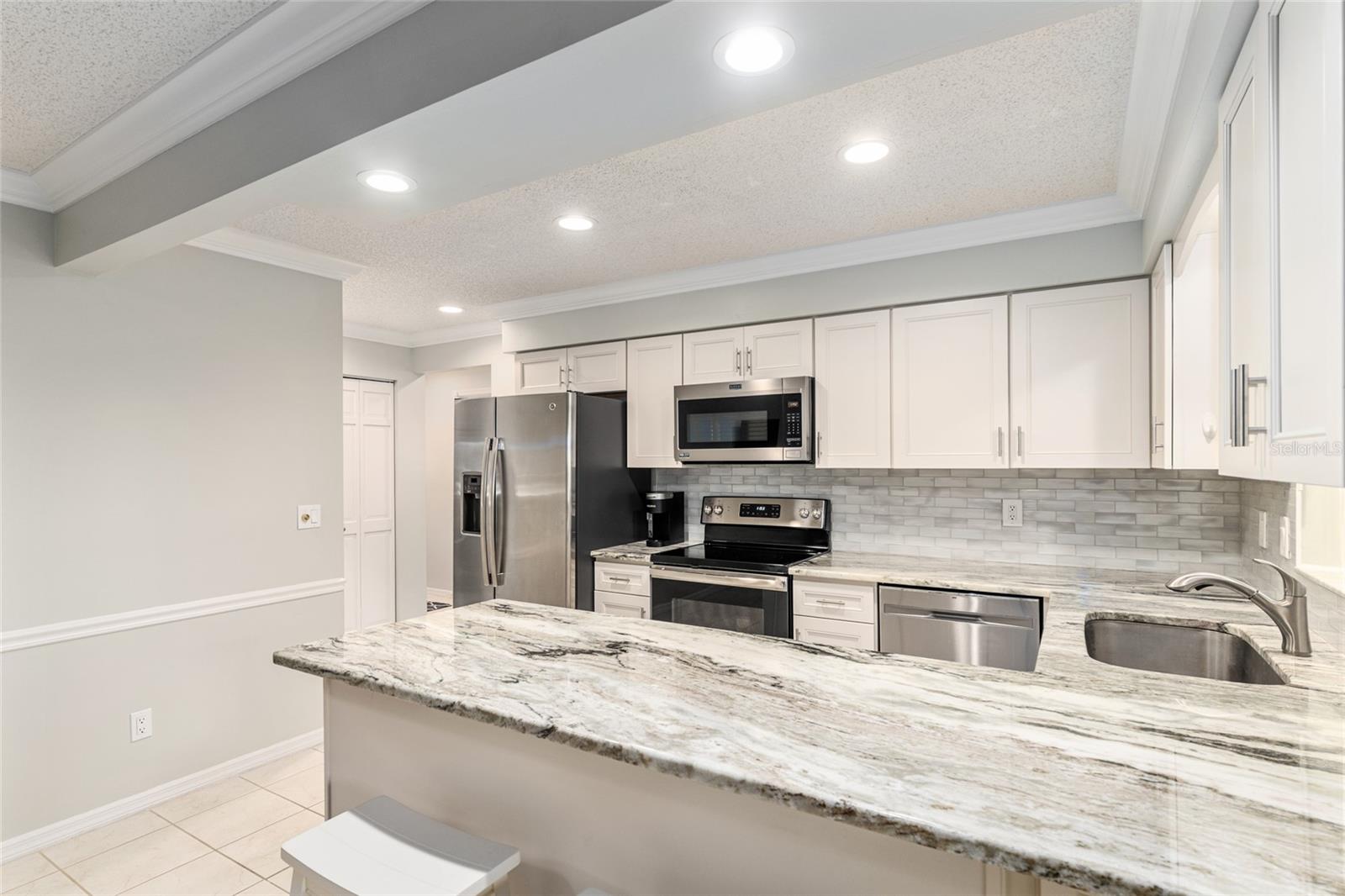 ON TOP OF THE WORLD - Residential