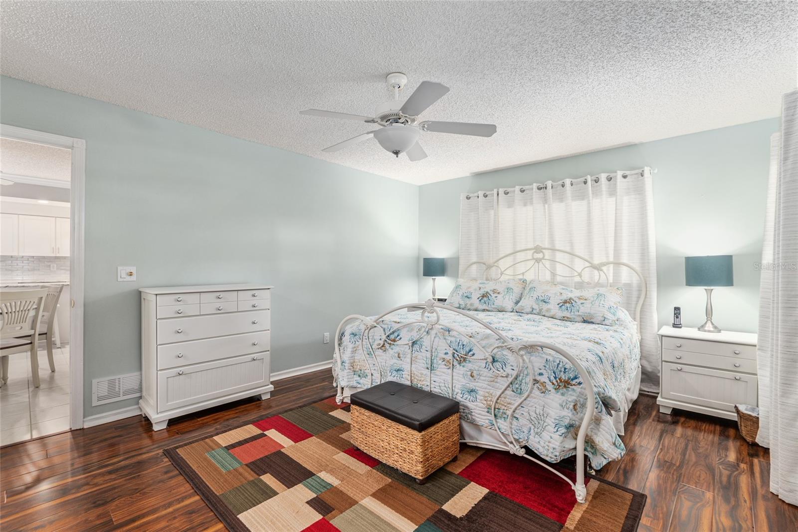 ON TOP OF THE WORLD - Residential