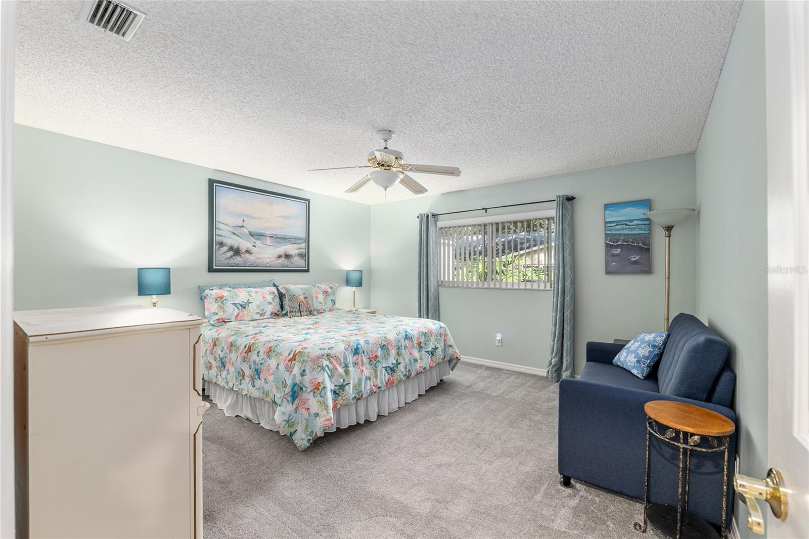 ON TOP OF THE WORLD - Residential