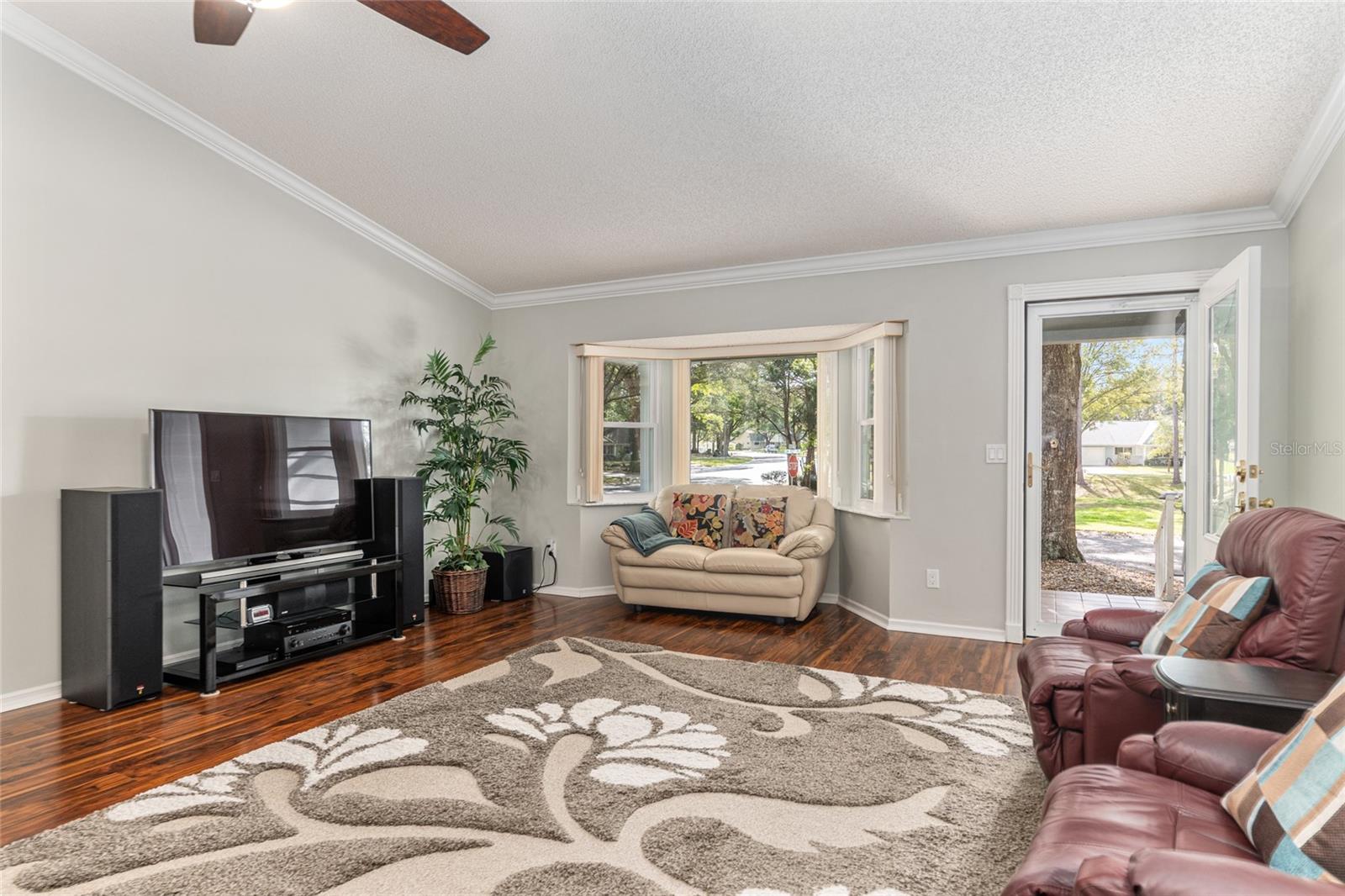 ON TOP OF THE WORLD - Residential