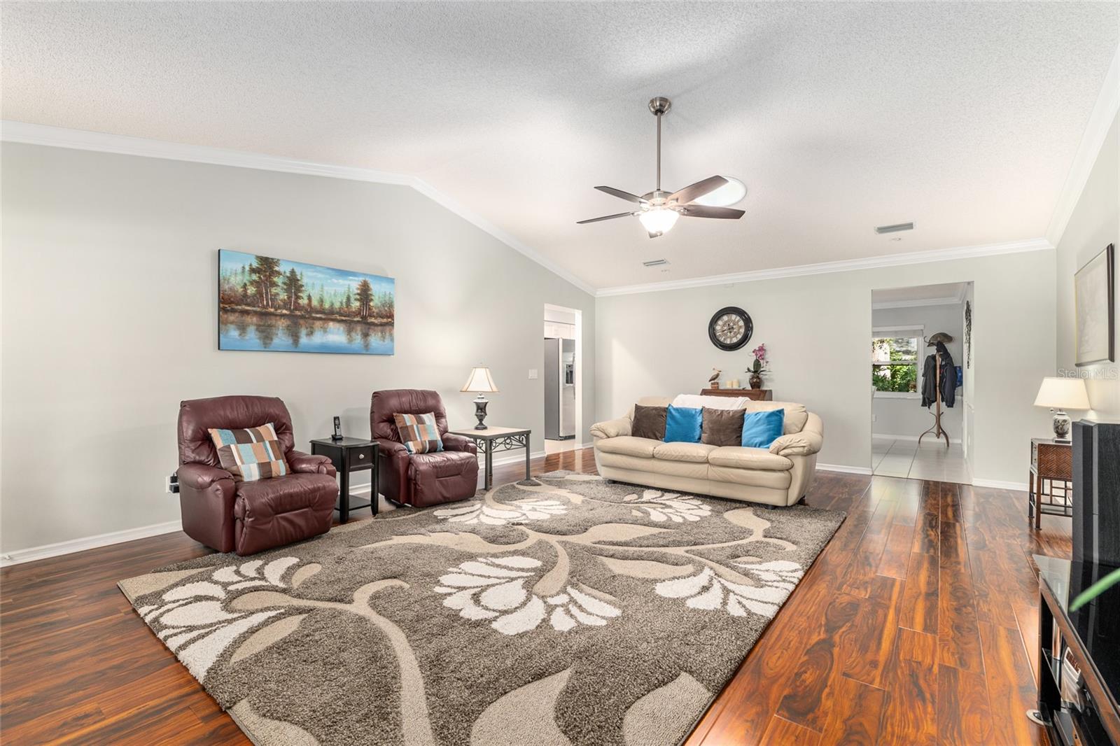 ON TOP OF THE WORLD - Residential