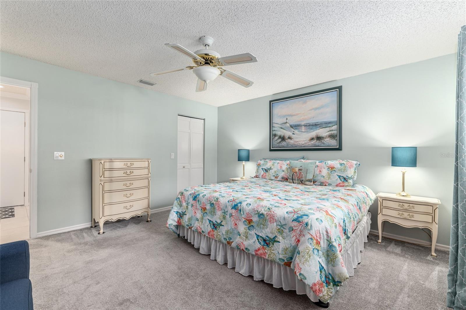 ON TOP OF THE WORLD - Residential