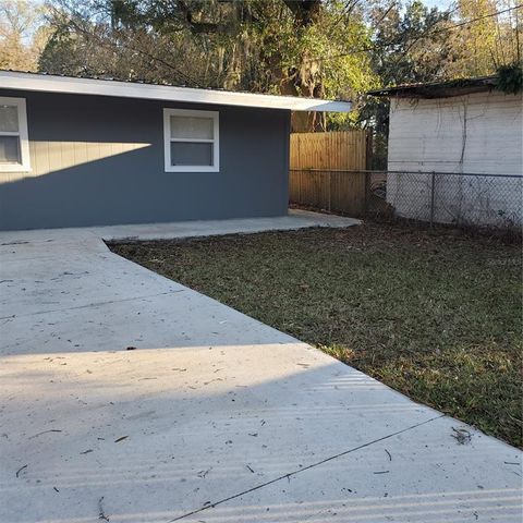 A home in LAKELAND