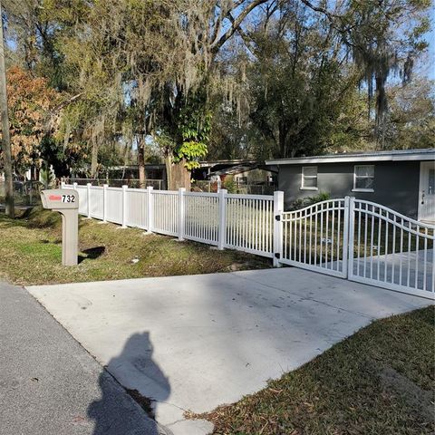 A home in LAKELAND