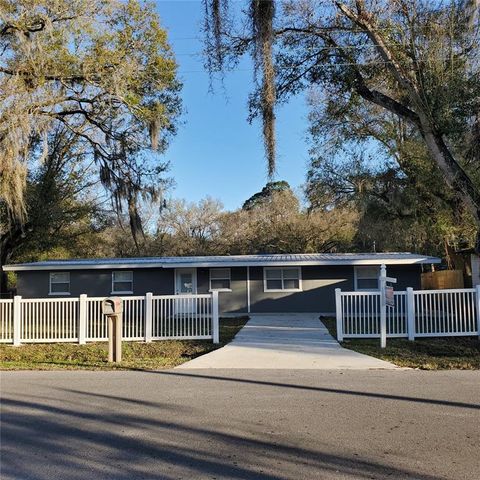 A home in LAKELAND