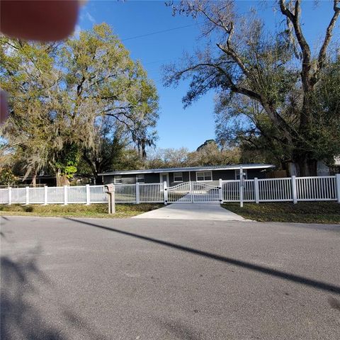 A home in LAKELAND