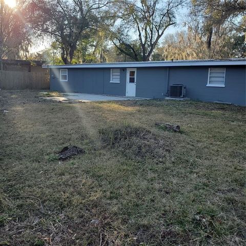 A home in LAKELAND