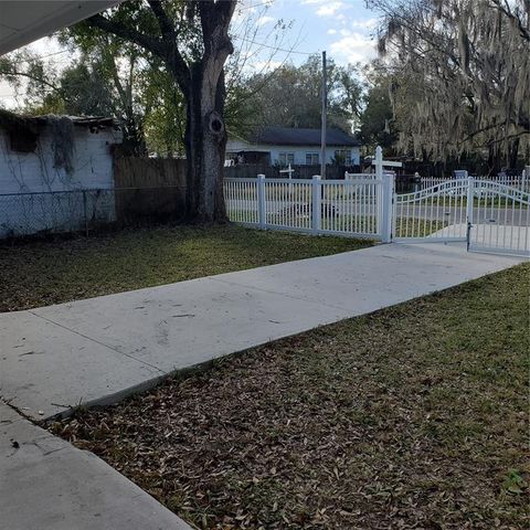 A home in LAKELAND