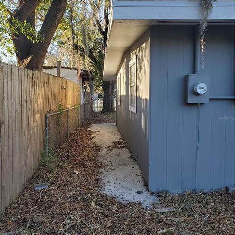 A home in LAKELAND