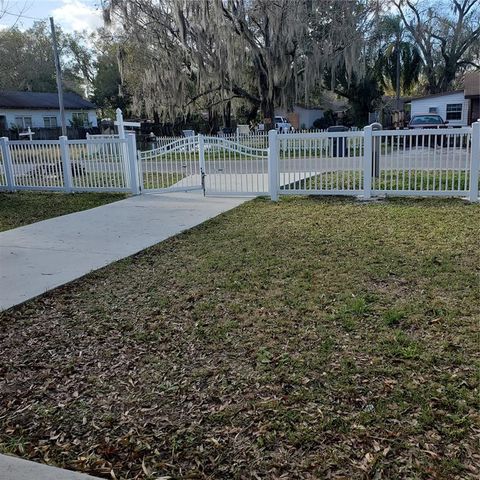 A home in LAKELAND