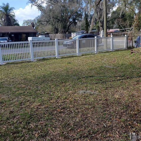 A home in LAKELAND