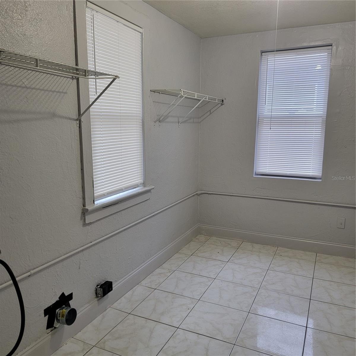 AVON SPGS - Residential Lease