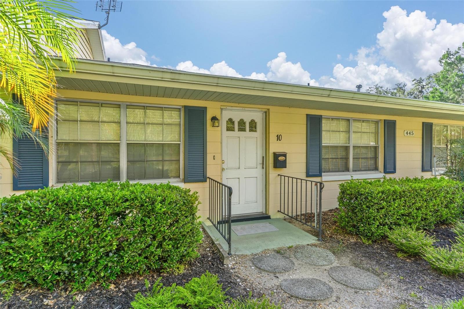 Adorable 2 bedroom 1.5 bath. Tile through out living areas & bedrooms! Bedrooms have a fan w/light kit.
Kitchen offers nice counter top space, pantry, Frigidaire refrigerator is less than 1 year old, double stainless
sinks. Amana Washer and Roper Dryer located in the utility room, the dryer is less than 1 year old. Kenmore
flat top range. Low maintenance fee of only $300 per month. Housing for older adults 55+, 1 small pet is
allowed under 18 inches tall. Condo is .6 miles to downtown Mount Dora. Go for a walk and enjoy the
lighthouse by the lake and the lights of the Marina.