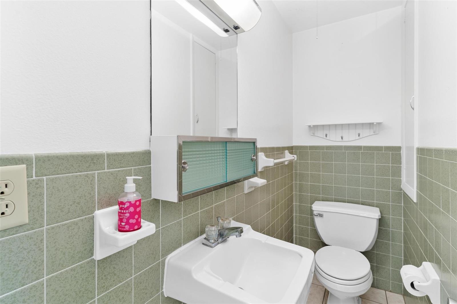 MOUNT DORA PARK SOUTH CONDO UNIT 01 - Residential