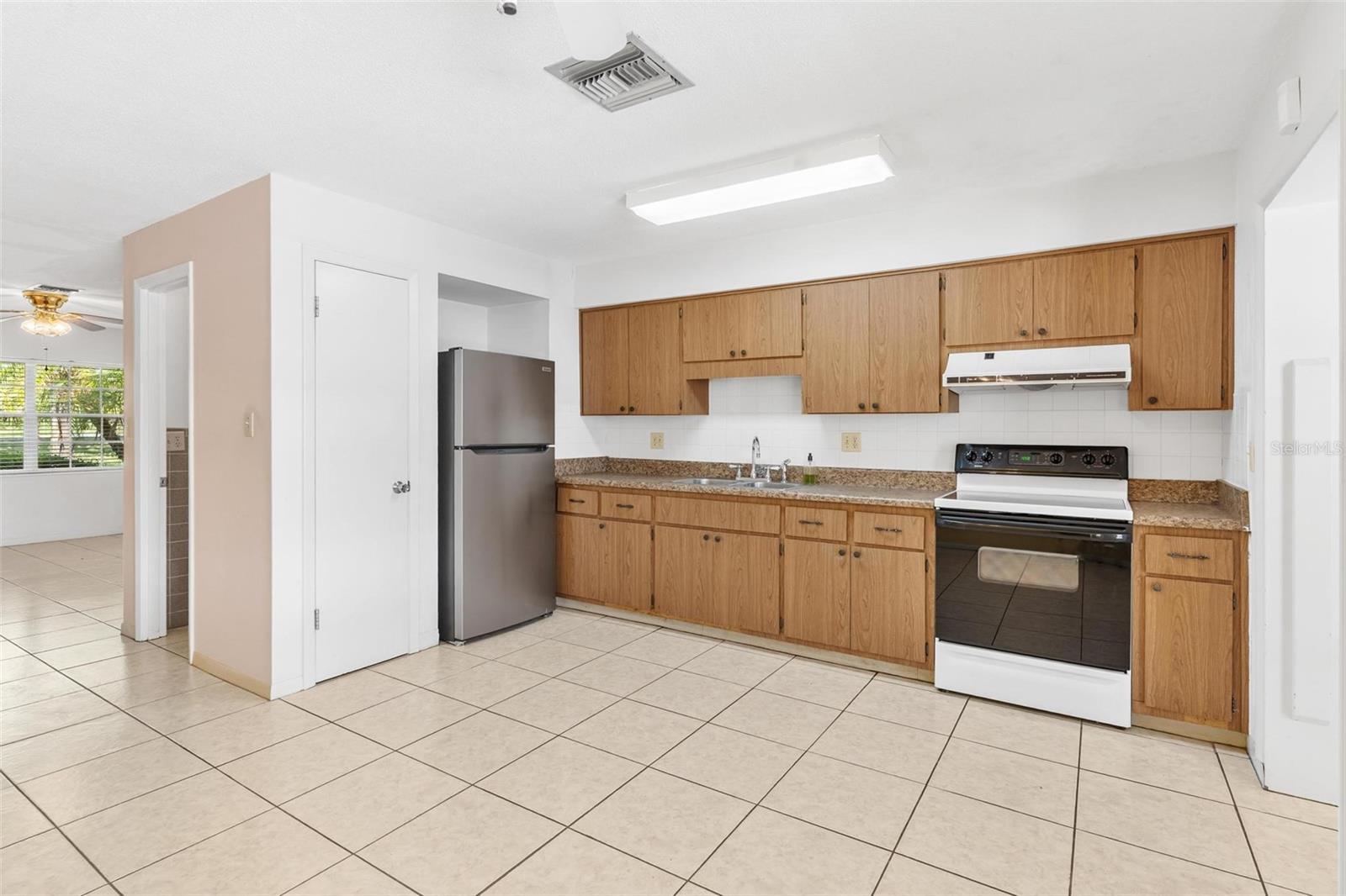 MOUNT DORA PARK SOUTH CONDO UNIT 01 - Residential