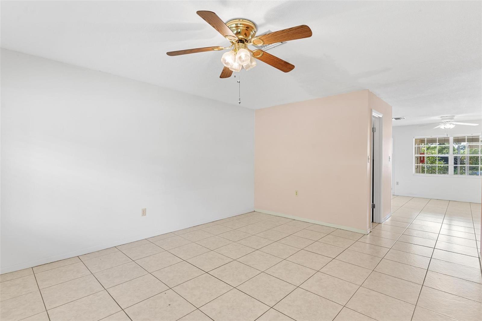 MOUNT DORA PARK SOUTH CONDO UNIT 01 - Residential