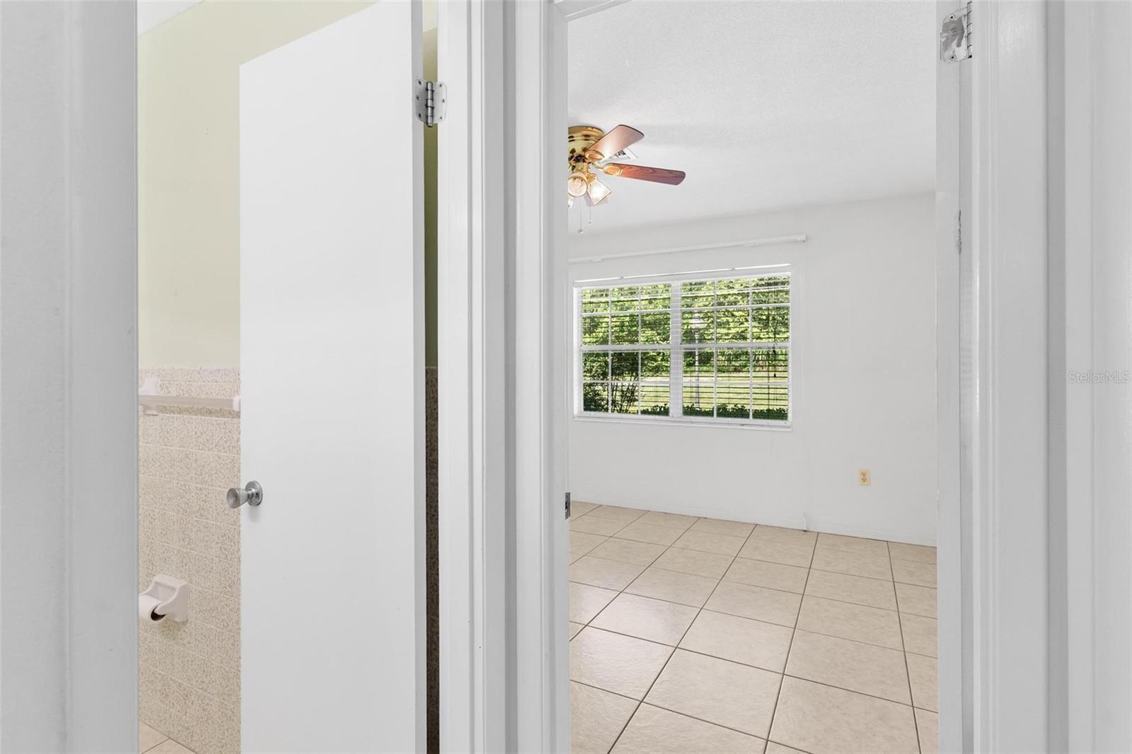 MOUNT DORA PARK SOUTH CONDO UNIT 01 - Residential