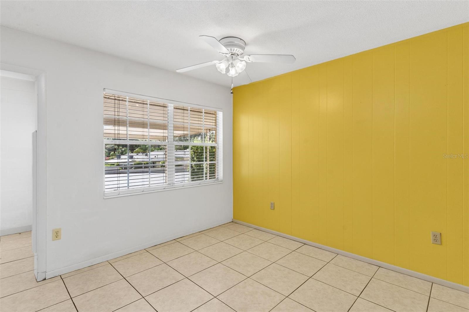 MOUNT DORA PARK SOUTH CONDO UNIT 01 - Residential