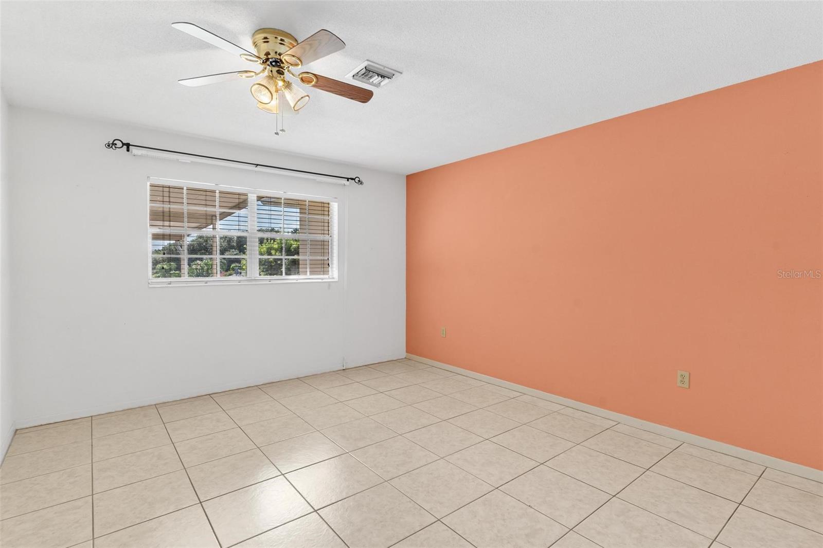 MOUNT DORA PARK SOUTH CONDO UNIT 01 - Residential