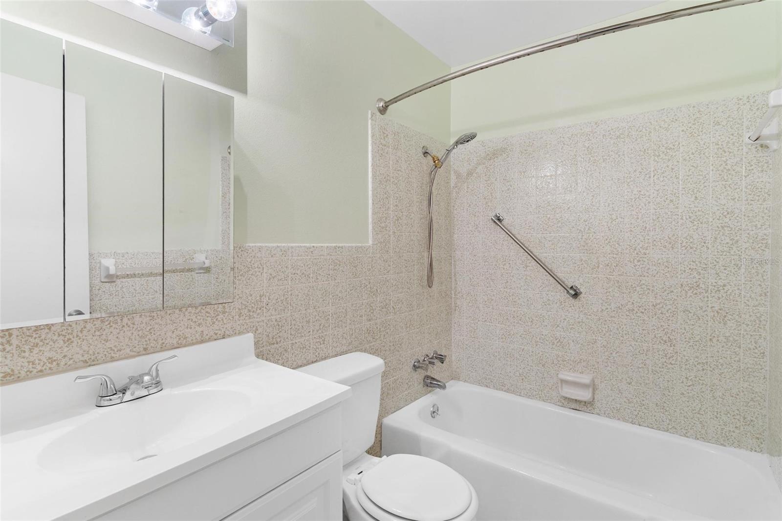 MOUNT DORA PARK SOUTH CONDO UNIT 01 - Residential