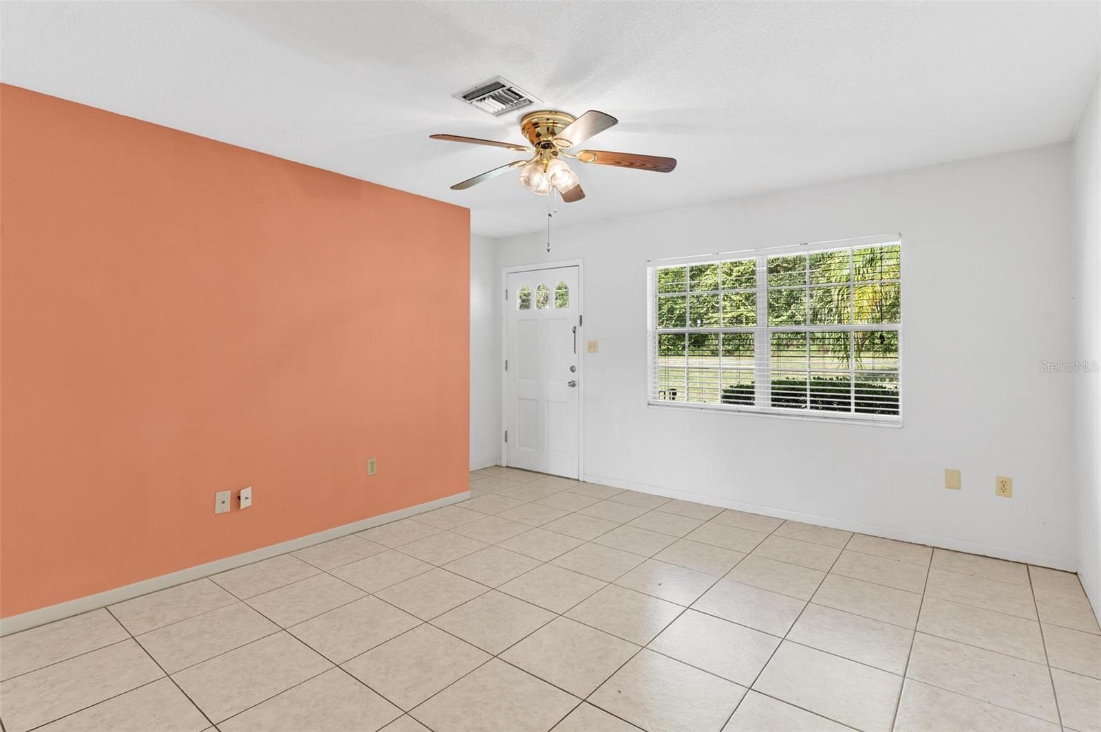 MOUNT DORA PARK SOUTH CONDO UNIT 01 - Residential