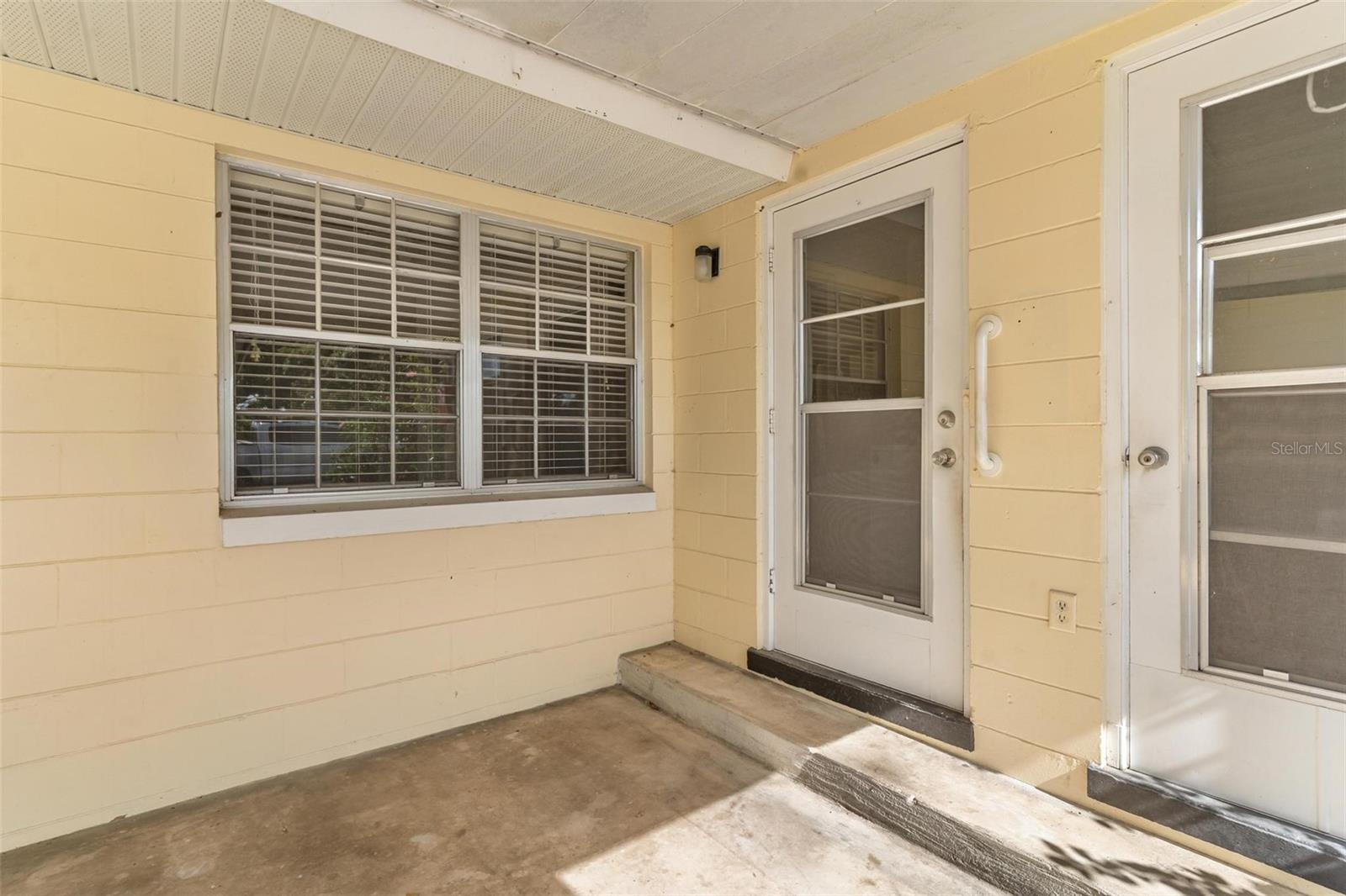 MOUNT DORA PARK SOUTH CONDO UNIT 01 - Residential