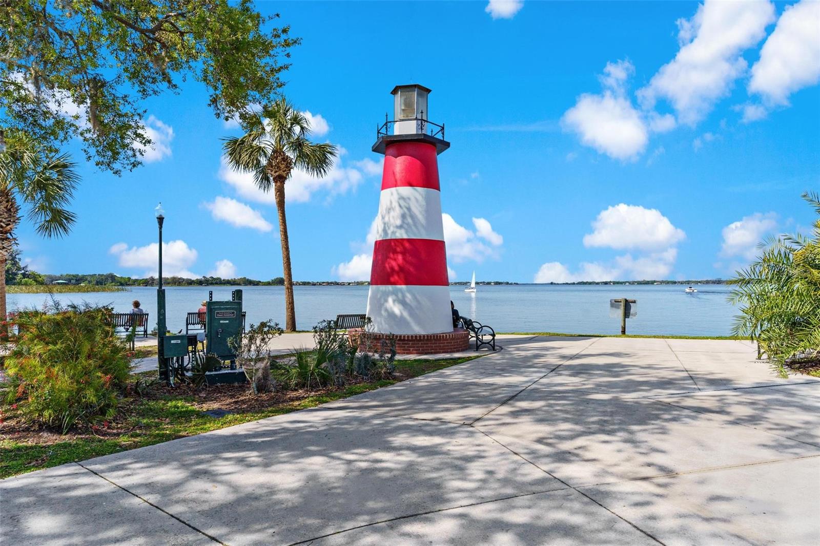 MOUNT DORA PARK SOUTH CONDO UNIT 01 - Residential